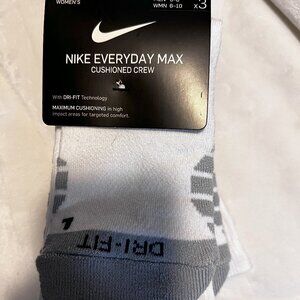 Womens White Nike Everyday Max Cushioned Crew Socks NEW